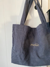 Afbeelding in Gallery-weergave laden, Mommybag/ werk of school tas ribbelstop in 2 kleuren met borduring
