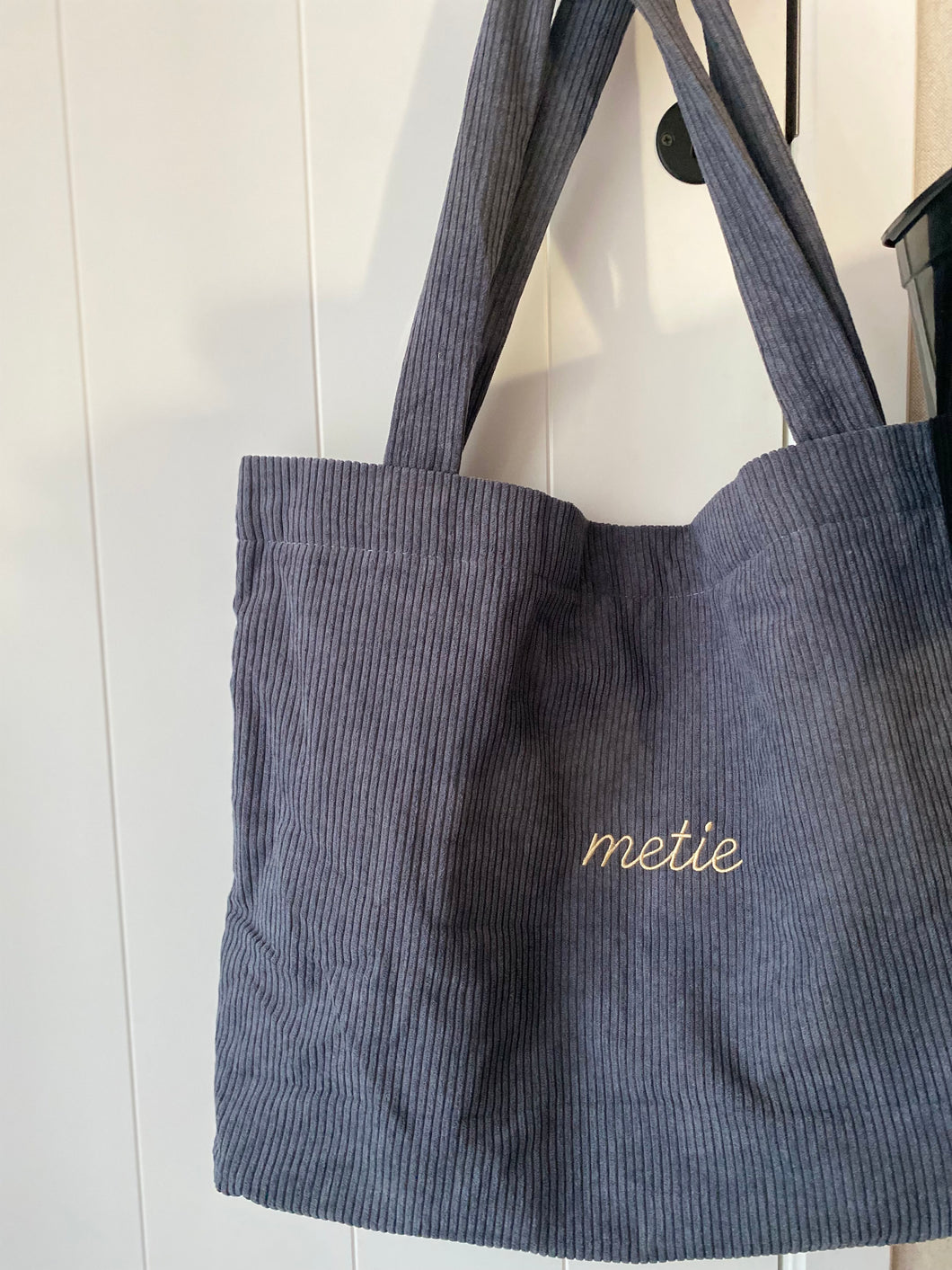 Mommybag/ werk of school tas ribbelstop in 2 kleuren met borduring